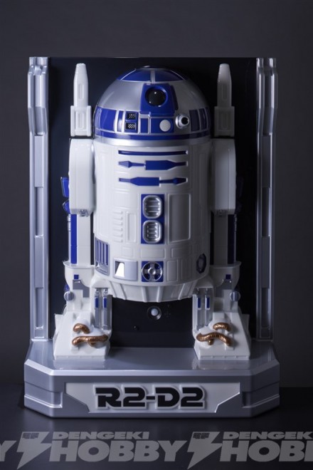 wallfig_R2D2_center_middle