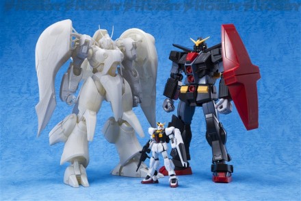 ▲今回ご紹介した「ASSAULT KINGDOM サイコ・ガンダム」と、「ASSAULT KINGDOM ガンダムMk-II」とともに並べてみました。Mk-IIと比較すると、2機の巨大感が際立ちます。