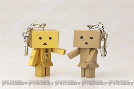 ▲omamori DANBOARD（左）と、DANBOARD KEYHOLDER（右）。