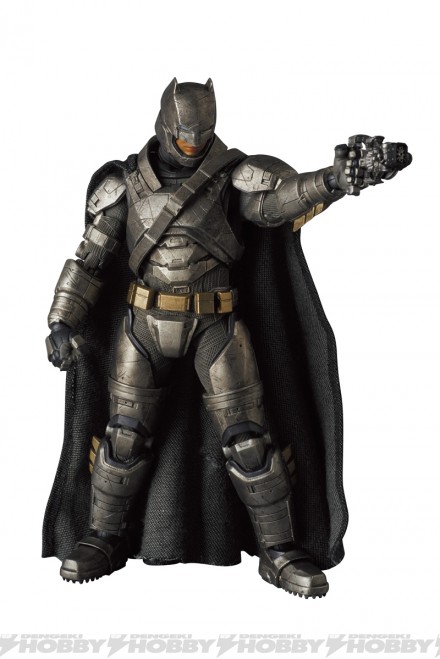 03-mafex_armerd_batman_02