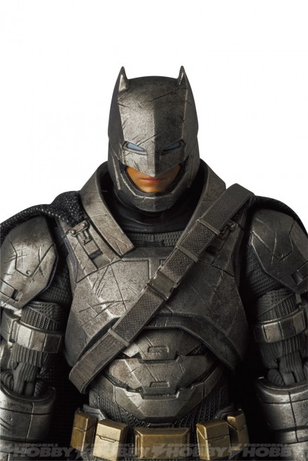 04-mafex_armerd_batman_03