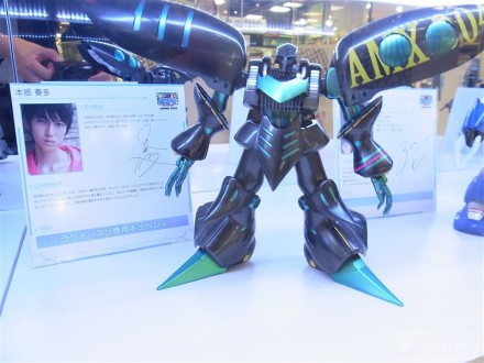 ▲GBWC2015日本大会のプレゼンターを務めた本郷奏多さんの「ララァ・スン専用キュベレイ」。