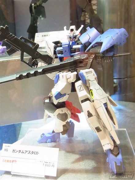 ▲『機動戦士ガンダム 鉄血のオルフェンズ』外伝から「HG 1/100 ガンダムアスタロト」は5月発売予定。価格は1,080円(税込）。