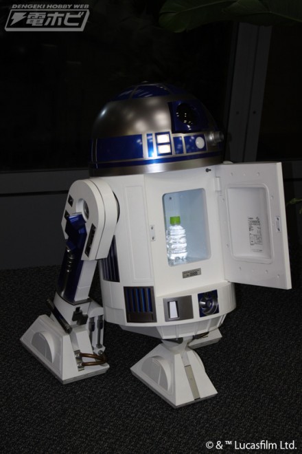 ▲R2-D2はトビラ方式ですが、意匠を崩さないようになっています。