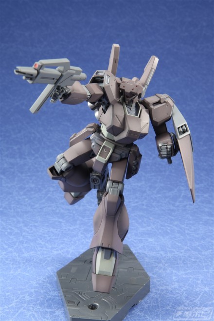 ▲傑作キットと名高いＨＧＵＣ｢ジェガン｣バリエーションだけに、このキットもパーツの合わせ目を消して丁寧に塗り分けるだけでご覧の通り素晴らしい出来に。頭部センサーなどは蛍光レッドを混ぜて塗装を施すと良いアクセントになる。