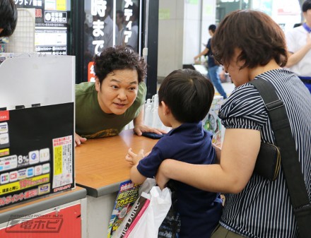 山口勝平さん接客②