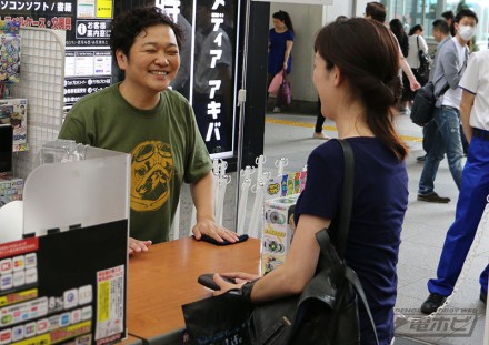 山口勝平さん接客①