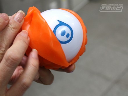 ▲Sphero2.0用のシリコンのカバーです。これに絵の具をつけて転がし、お絵かきなどを楽しむことができます。