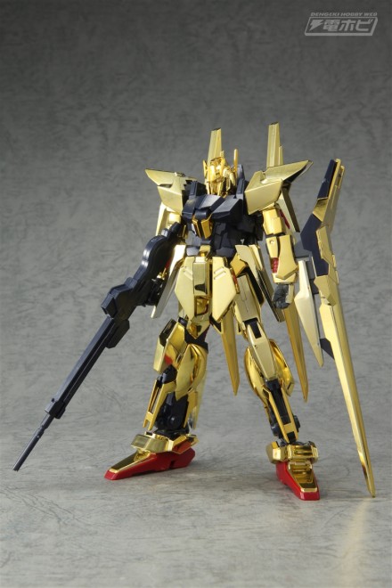 ▲こちらがもうひとつのベースとなった「HGUC 1/144 デルタガンダム」。メッキが施された豪華キットです。