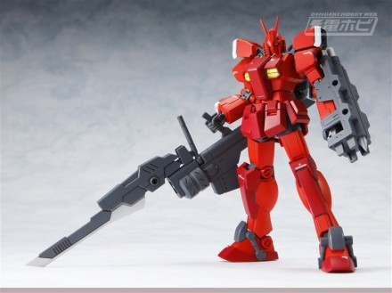 ▲アメイジングレッドウォーリア。本連載では、フクダカズヤにより『ガンプラエース』付録武器を装備しました。