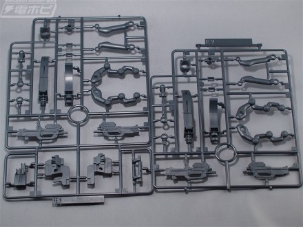 ▲Eランナー。サブアーム部分や武装などのランナーです。