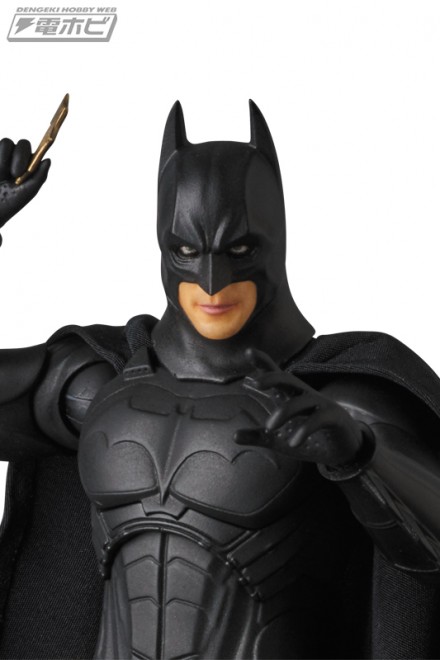 mafex_batman_begins_02