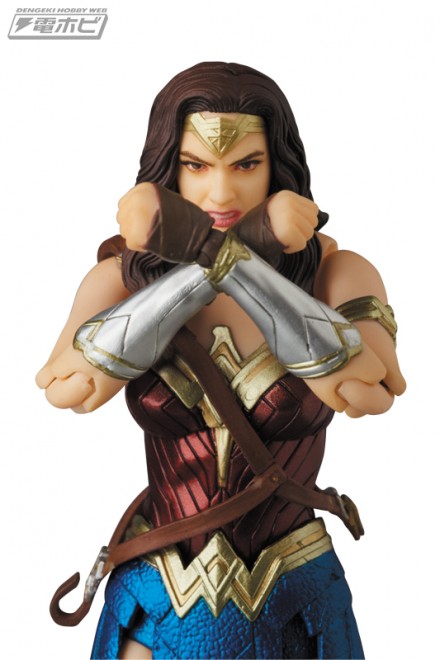 mafex_wonderwoman_ww_02