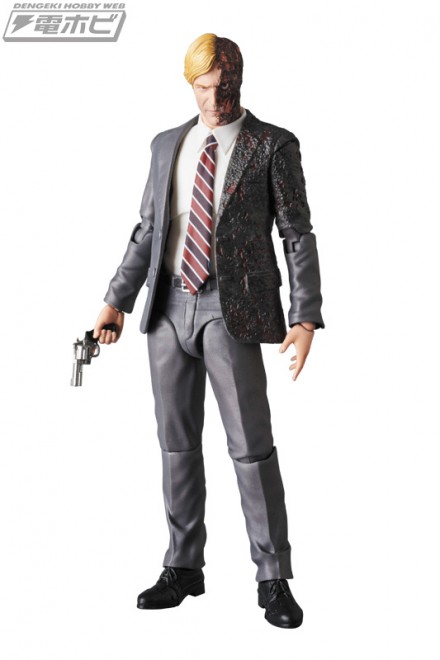 mafex_harveydent_1