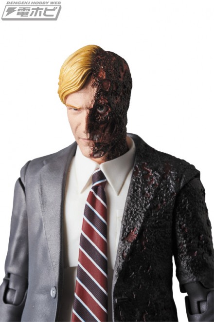 mafex_harveydent_3