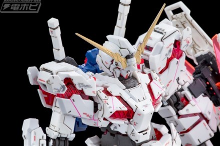 ▲1/144スケールながら変身を実現した超絶キット・RG 1/144 ユニコーンガンダムを成形色フィニッシュで仕上げます！