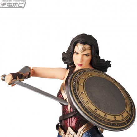 MAFEX-WONDER-WOMAN_2