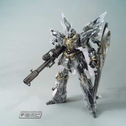 ▲「MG 1/100 ガンダムベース限定 シナンジュ[メカニカルクリア]」。