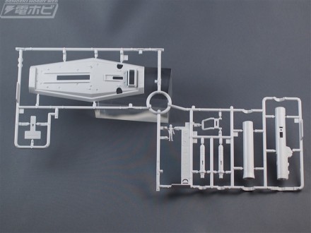 ▲Dランナー。シールドのフチやハイパー・バズーカの砲身部分のパーツです。