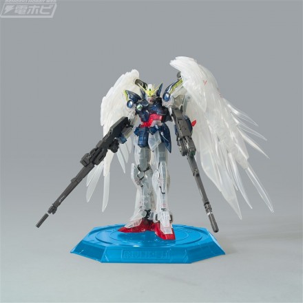 ▲「RG 1/144 ガンダムベース限定 ウイングガンダムゼロ[クリアカラー]」。