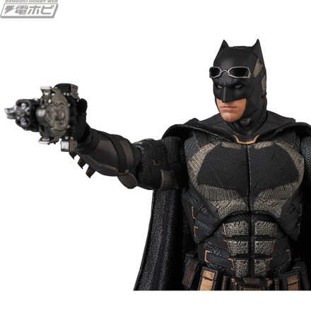 mafex_batman-tactical_a02