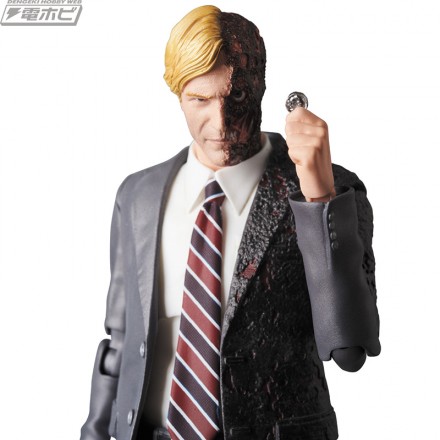 mafex_harveydent_a01