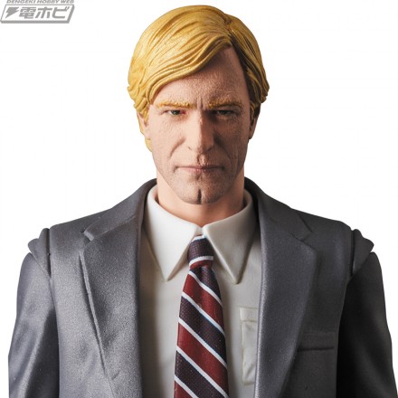 mafex_harveydent_a05