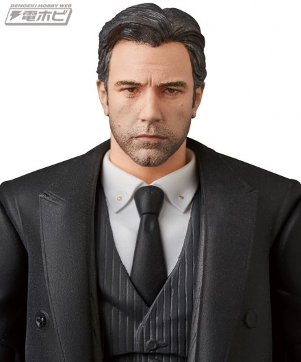 mt1901_07_mafex_bruce-wayne_04