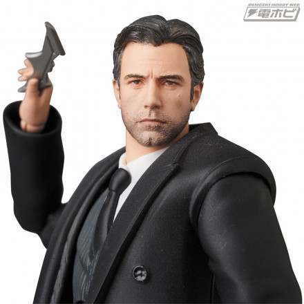 mt1901_07_mafex_bruce-wayne_08