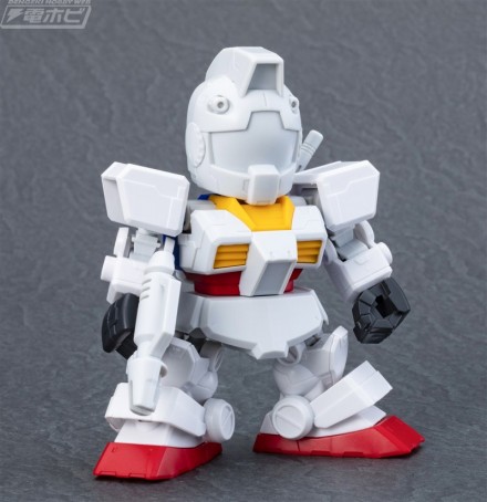 ▲クロスシルエットフレームに付属するジムヘッド、同シリーズのRX-78-2 ガンダムと組み合わせることでジムを作ることができます。