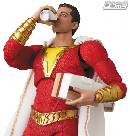 mt1904_091_mafex_shazam_05