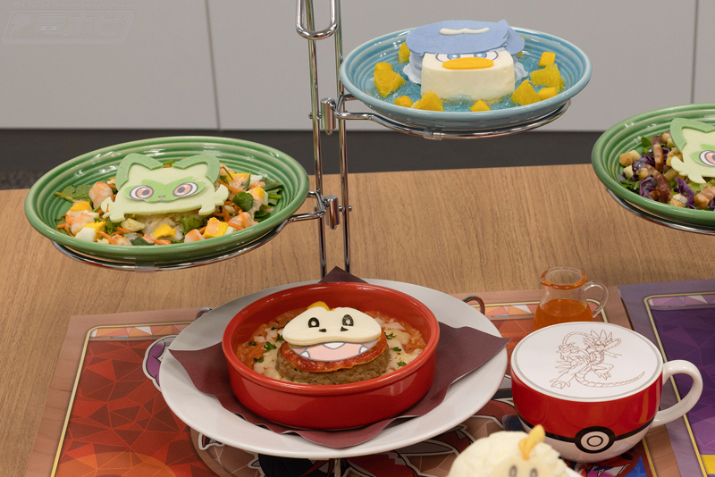 ポケットモンスター スカーレット・バイオレット』の発売にあわせ、新たなグッズやカフェメニューも大挙お目見え！メディア向けに行われたローンチイベントの模様を詳細レポート！  | 電撃ホビーウェブ