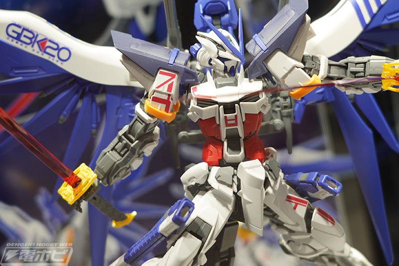 韓国限定ガンプラ「MG GBK-20 ガンダムアストレイ」が展示！「HG オルトリンデ」や「MG ガンダムF90用 ミッションパック  Jタイプ＆Qタイプ」なども！ | 電撃ホビーウェブ