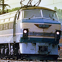 国鉄時代の電気機関車EF66の1/45スケールキットが前期型スタイルで青島 