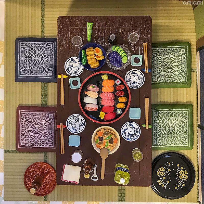 今日は贅沢お寿司の日♪寿司桶、座卓、座布団など贅沢な家族の食事風景