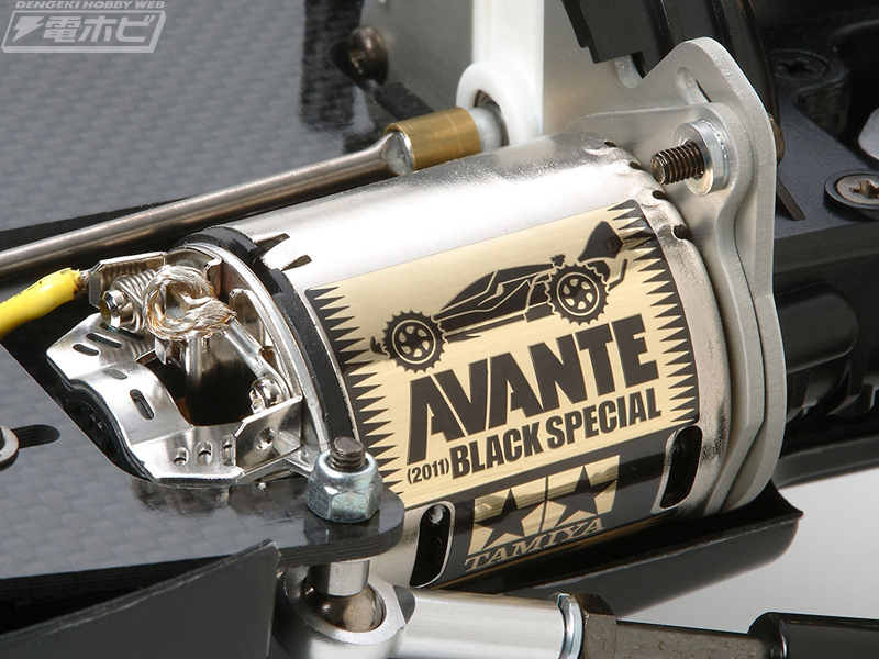 復刻版「アバンテ」がミニ四駆ルーツの剽悍なブラックカラーに！電動RC 